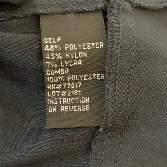 KM collection is blouse. Size 8. - Picture 6 of 8